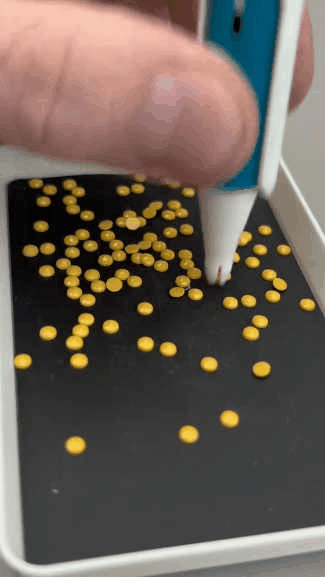 Automatic diamond painting round drill dispenser pen in use