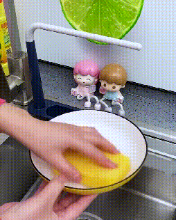 Telescopic sink storage rack in use