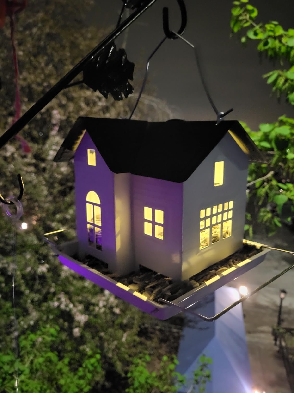 Even if you don't love birds. you'll love this bird feeder.