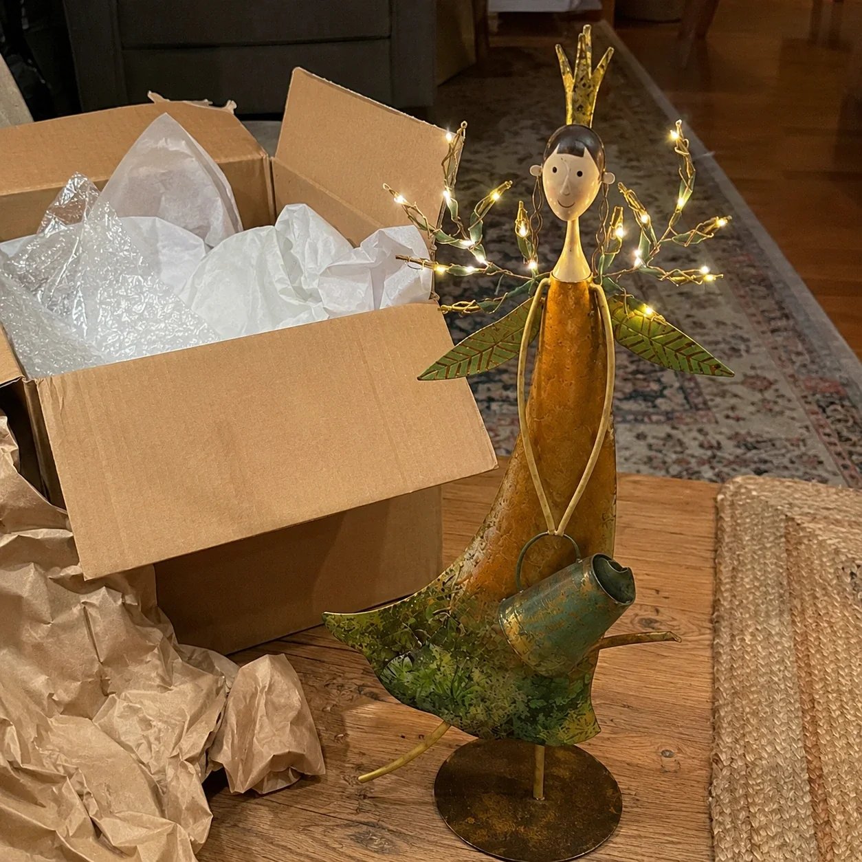 Foto de unboxing do produto Twilight Glow Garden Girl, no estilo do cliente.